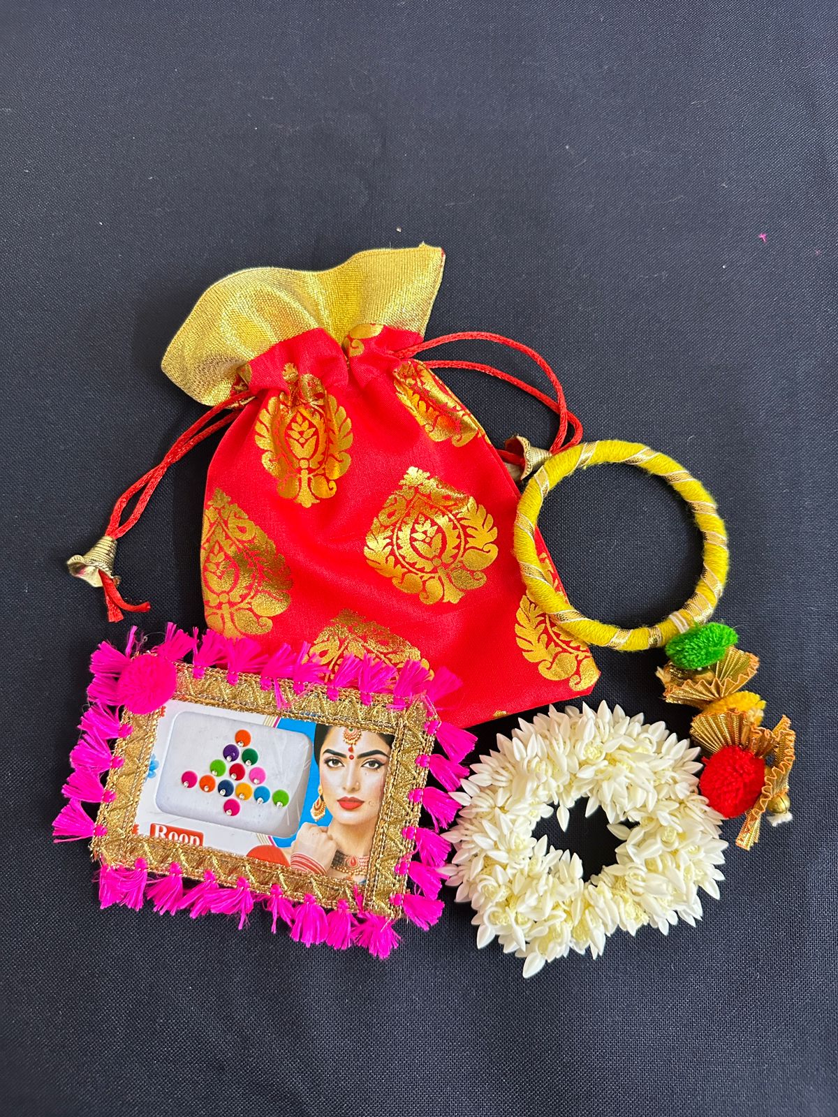 Mehendi Gifts For Women's